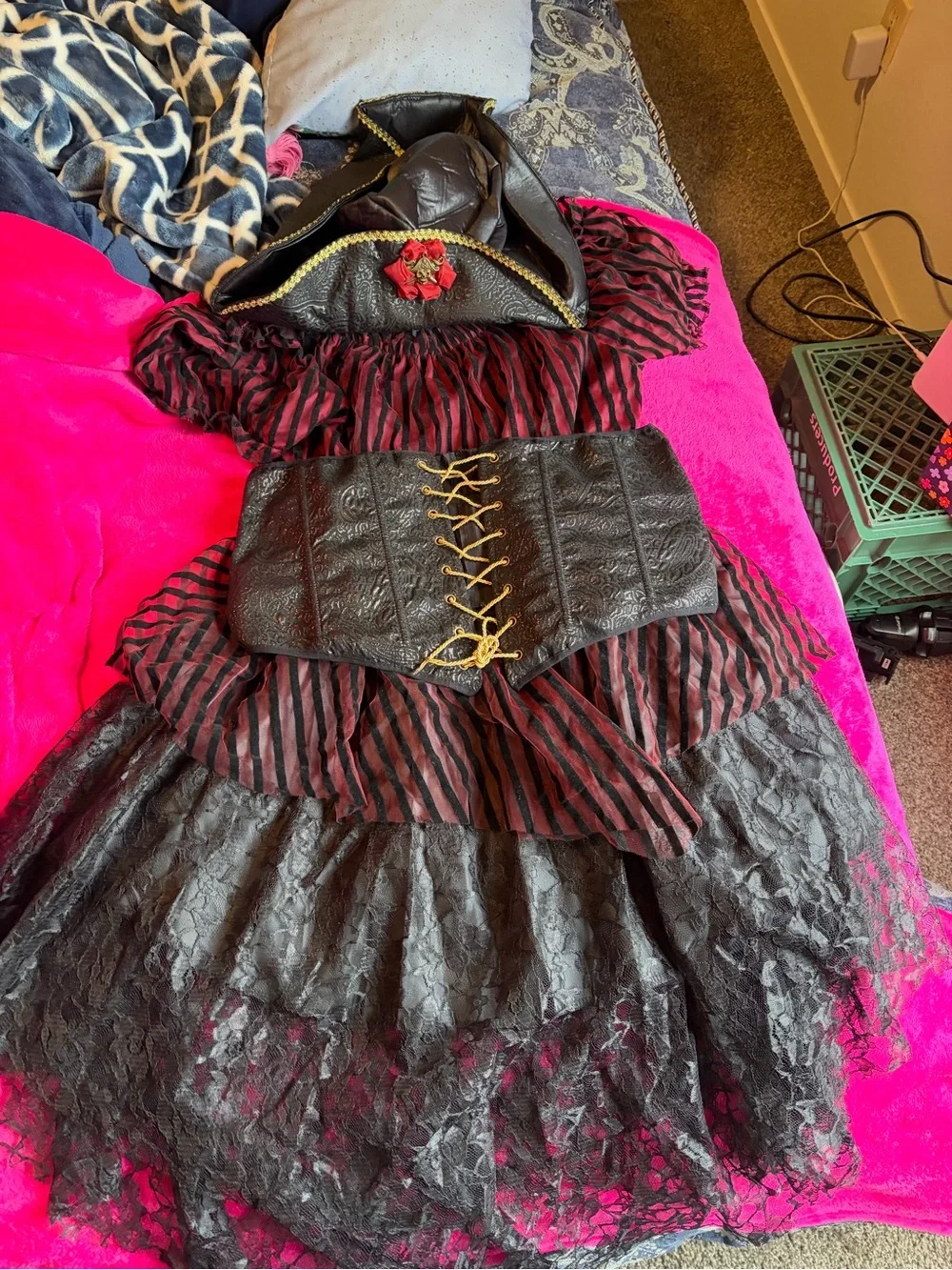Spirit Lady of the Seas Plus Size Pirate Costume - Black & Burgundy - Picture 8 of 16